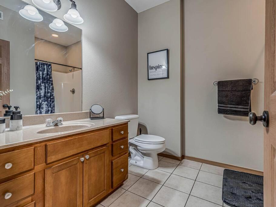 Deluxe Studio In Historic Downtown Building! Бартълсвил Екстериор снимка