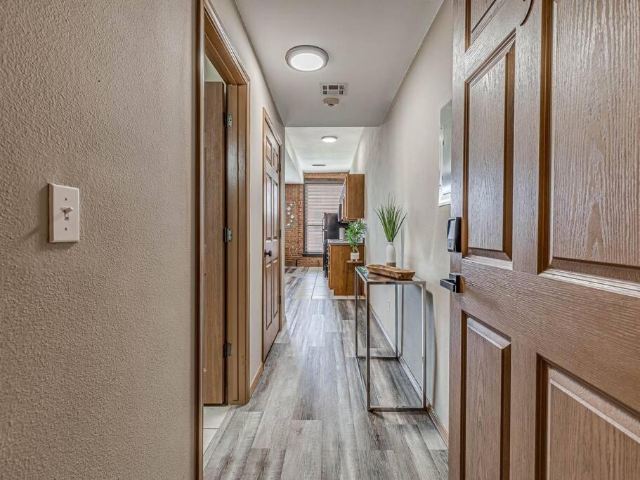 Deluxe Studio In Historic Downtown Building! Бартълсвил Екстериор снимка