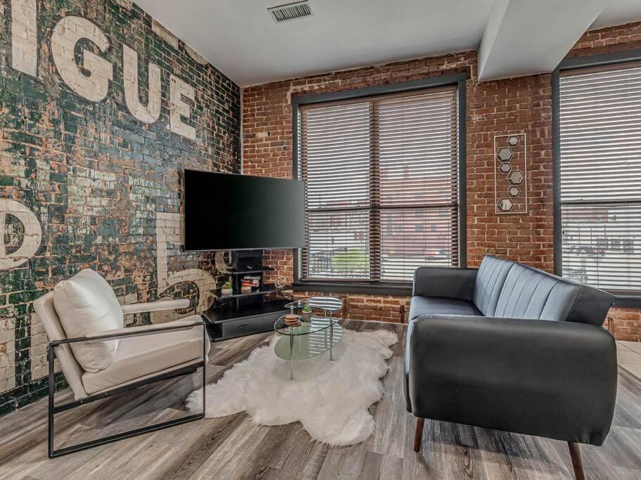 Deluxe Studio In Historic Downtown Building! Бартълсвил Екстериор снимка