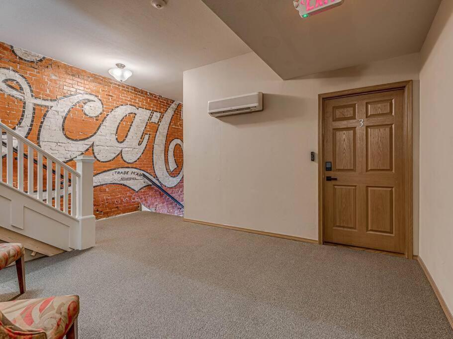Deluxe Studio In Historic Downtown Building! Бартълсвил Екстериор снимка