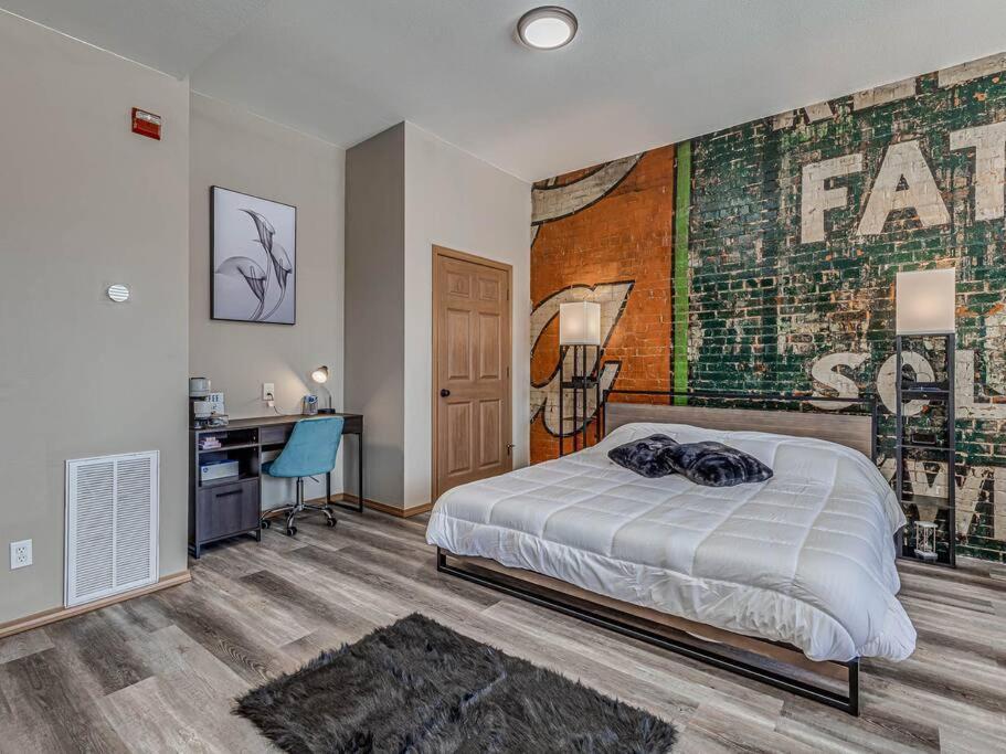 Deluxe Studio In Historic Downtown Building! Бартълсвил Екстериор снимка