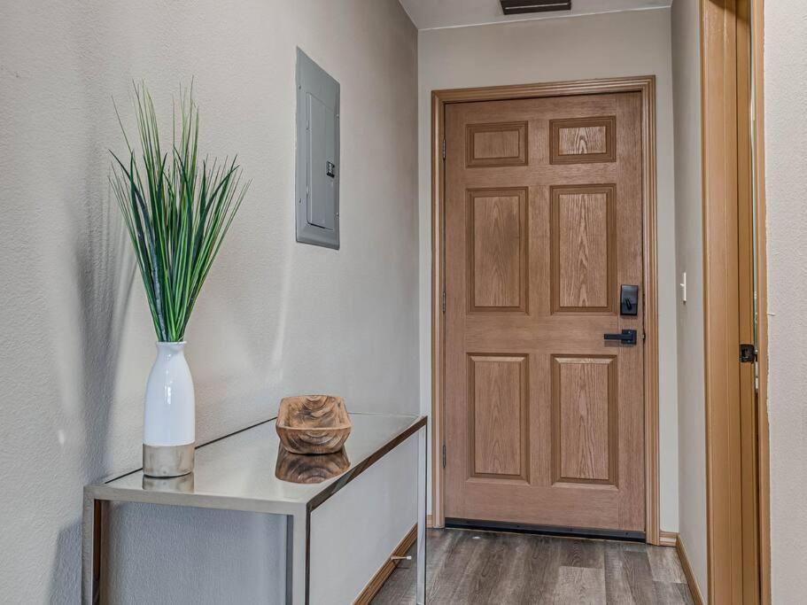 Deluxe Studio In Historic Downtown Building! Бартълсвил Екстериор снимка